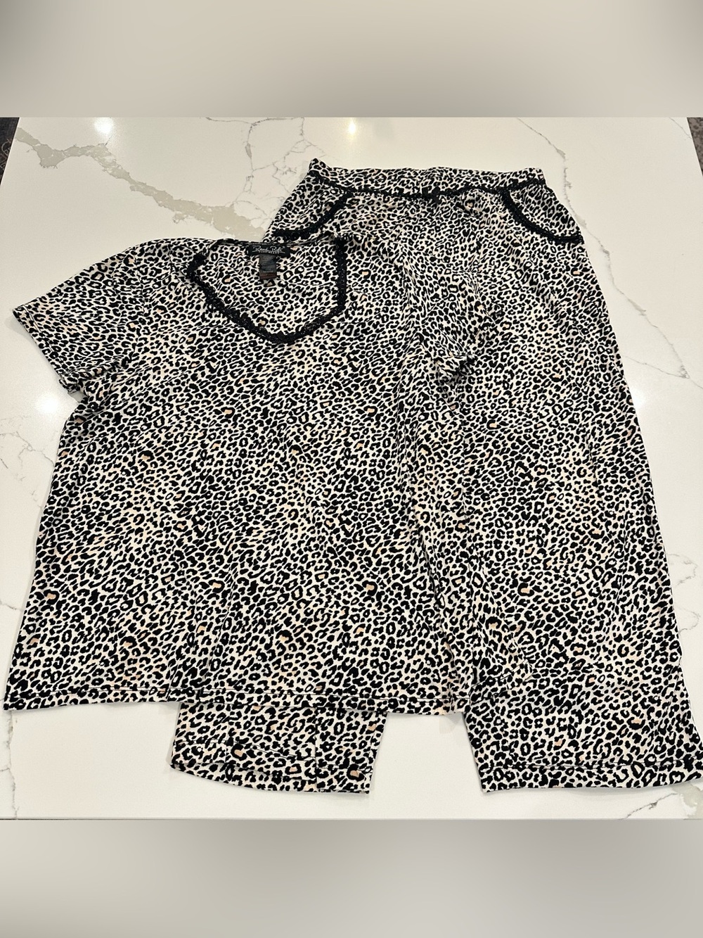 Rene Rofe Pajama Set Womens Medium M Leopard Print Lace Trim Short Sleeve Capri
